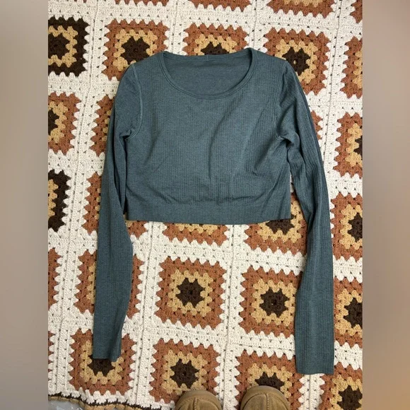 Lululemon Ebb To Street Ribbed Longsleeve Shit in Smoked Spruce Green Size 10 - Picture 4 of 7